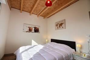 2 chambres, fer et planche à repasser, Wi-Fi gratuit, draps fournis