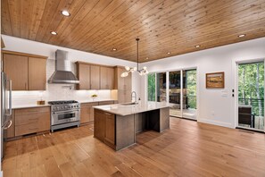 Mikrowelle, Ofen, Herdplatte, Geschirrspüler