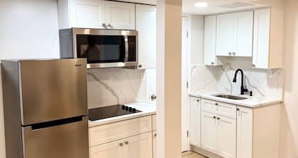 Modern Cozy Basement Apartment with WiFi and A/C.