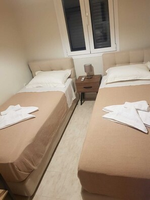 2 bedrooms, iron/ironing board, free WiFi, bed sheets