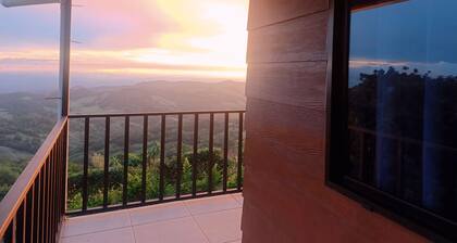Morpho Cabin at Alta Vista Monteverde Farm ( Amazing View )
