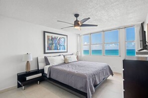 Skrivebord, strykejern/-brett, reiseseng for barn og wi-fi (inkludert)