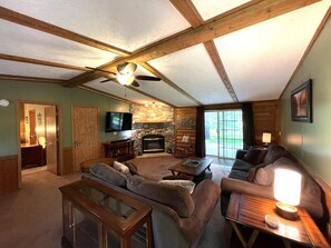 TV, fireplace