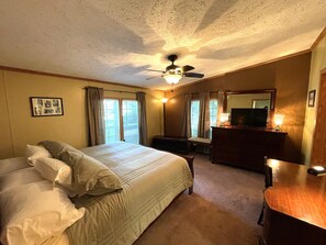 3 bedrooms, iron/ironing board, free WiFi, bed sheets