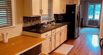 Cozy, stylish spot with great amenities—walk to food, shops & 15 min DEC airport