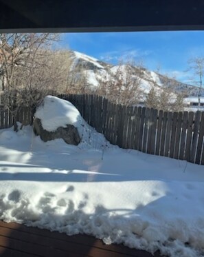 المنطقة المحيطة بالمنشأة