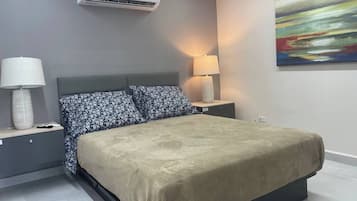Apartment, 1 Queen Bed, Non Smoking, Kitchen | Iron/ironing board, free WiFi