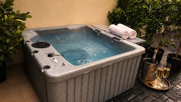 Apartment, 1 Queen Bed, Non Smoking, Kitchen | Terrace/patio