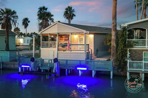 Waterfront 2 Bedroom 3 Beds Cottage