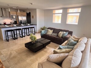 Smart-tv en een tafeltennistafel