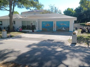Exterior - Terrific privacy with own AC in Gulfport,minutes from beaches and downtown. (Gulfport)