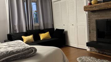 5 bedrooms, desk, travel crib, free WiFi