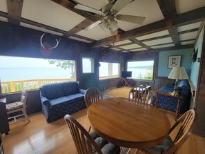 TV, fireplace, DVD player - Beaver Island - Little Stone Cottage (Beaver Island)