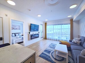 Living area - Family Modern 2BR Condo with City View, DT, Balcony, F/Parking&In-Suite Laundry! (Calgary)