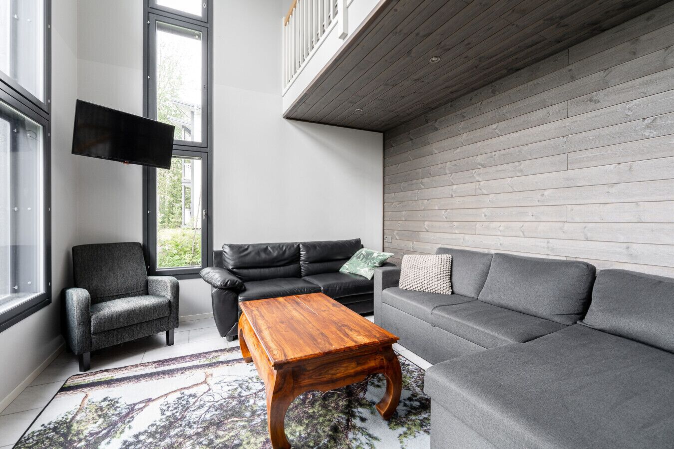 Een smart-tv en een open haard