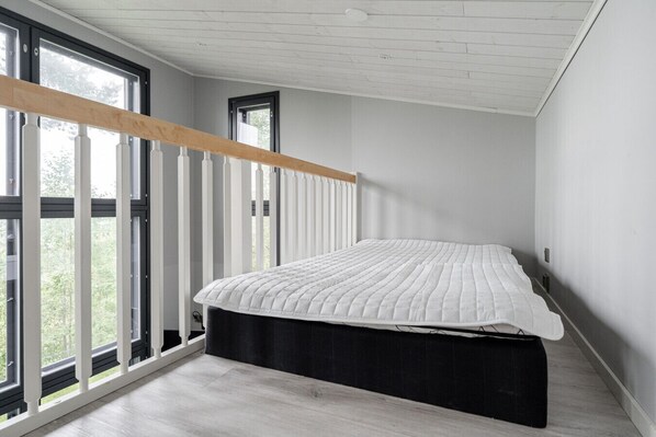 2 bedrooms, desk, free WiFi, bed sheets