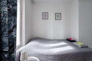 2 bedrooms, desk, iron/ironing board, travel cot