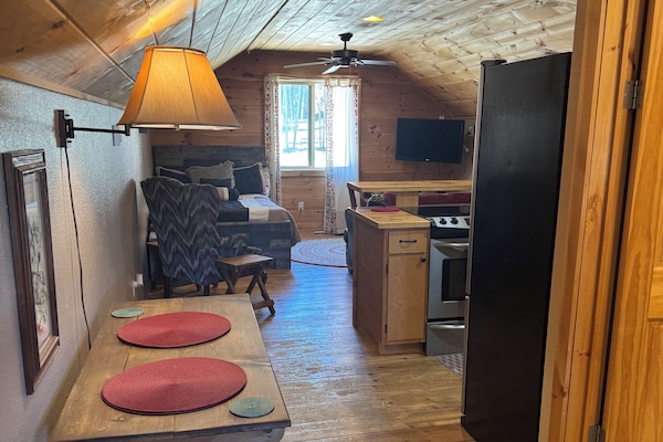 1 makuuhuone, silitysrauta/-lauta, Wi-Fi, vuodevaatteet