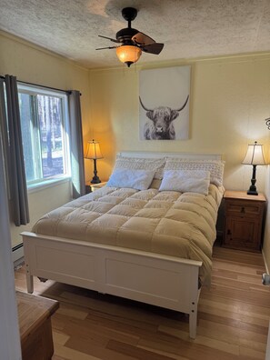 1 bedroom, iron/ironing board, WiFi, bed sheets - Cozy 1-bedroom cabin on Casper Mountain set upon 6 acres of peaceful forest. (CASPER)