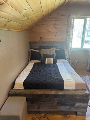 1 bedroom, iron/ironing board, WiFi, bed sheets - Cozy 1-bedroom cabin on Casper Mountain set upon 6 acres of peaceful forest. (CASPER)