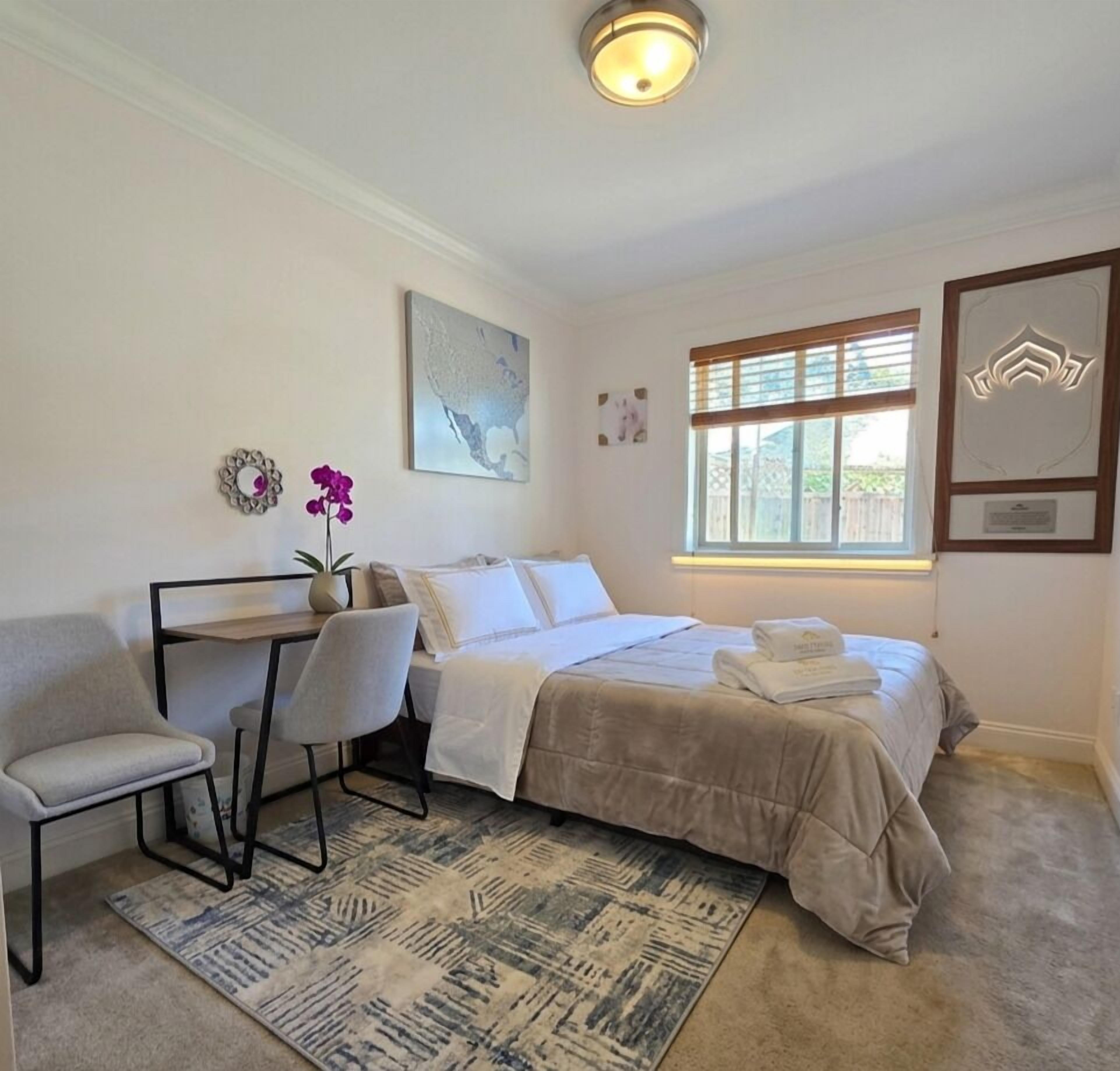 Basic Room, 1 Queen Bed, Non Smoking, Pets allowed | Premium bedding, desk, laptop workspace, blackout curtains