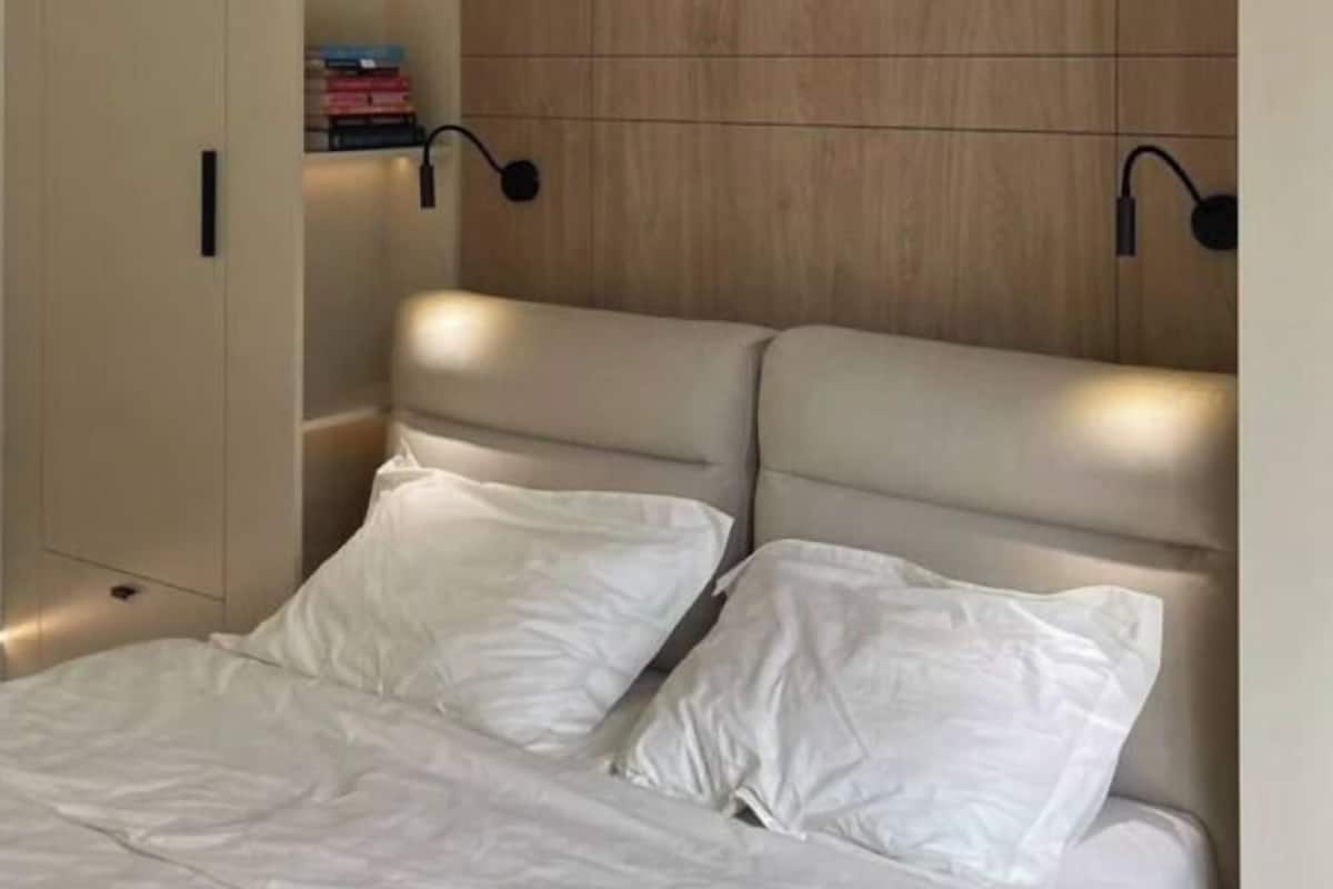 Economy Room, 1 Queen Bed, No Windows, Ground Floor | Individually decorated, individually furnished, desk, laptop workspace