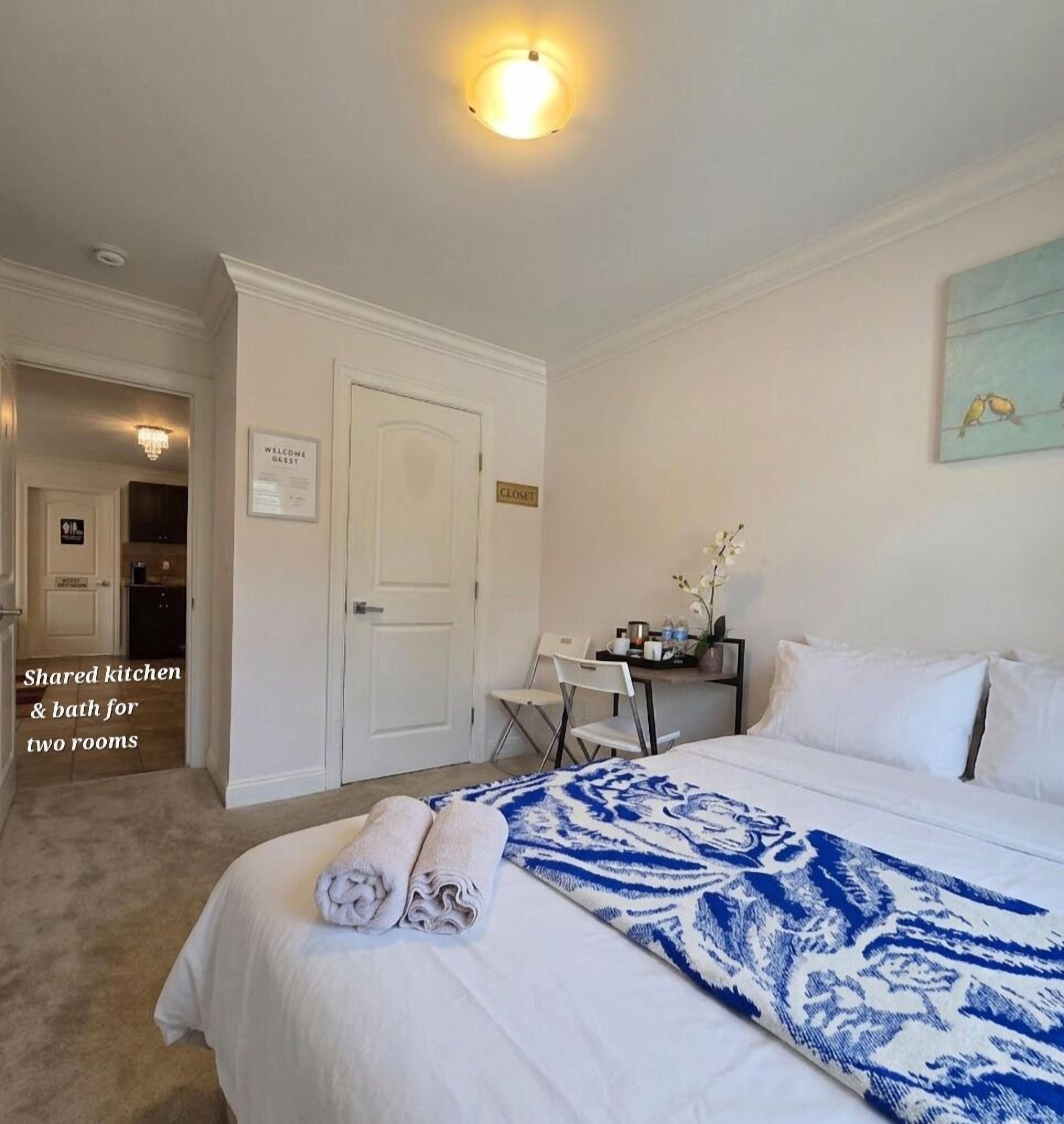 Basic Room, 1 Queen Bed, Non Smoking, Pets allowed