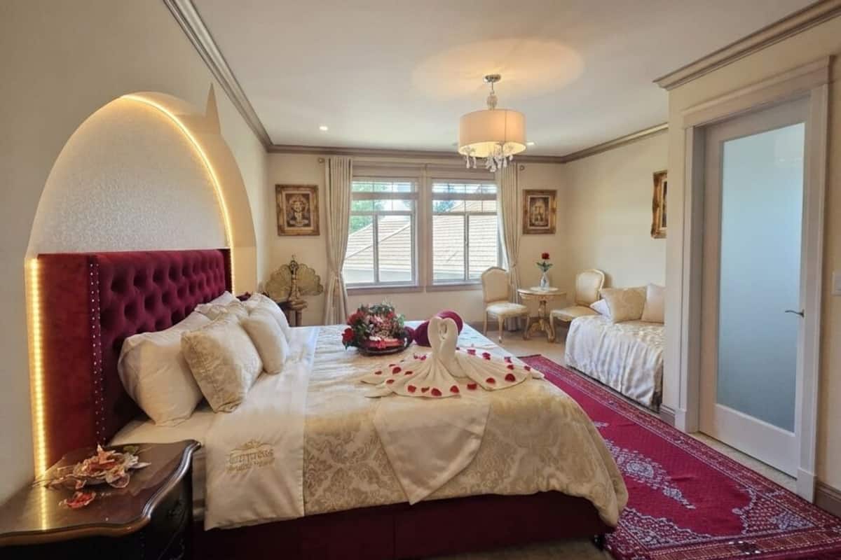 Honeymoon Suite, 1 Bedroom, Ensuite, Executive Level | Premium bedding, desk, laptop workspace, blackout drapes