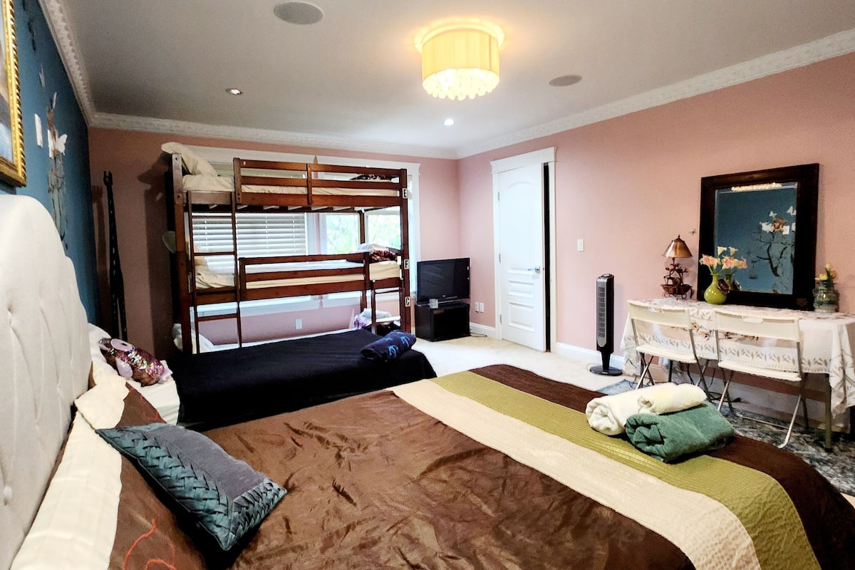 Family Room, Multiple Beds, Microwave, Garden View | Individually decorated, individually furnished, desk, laptop workspace