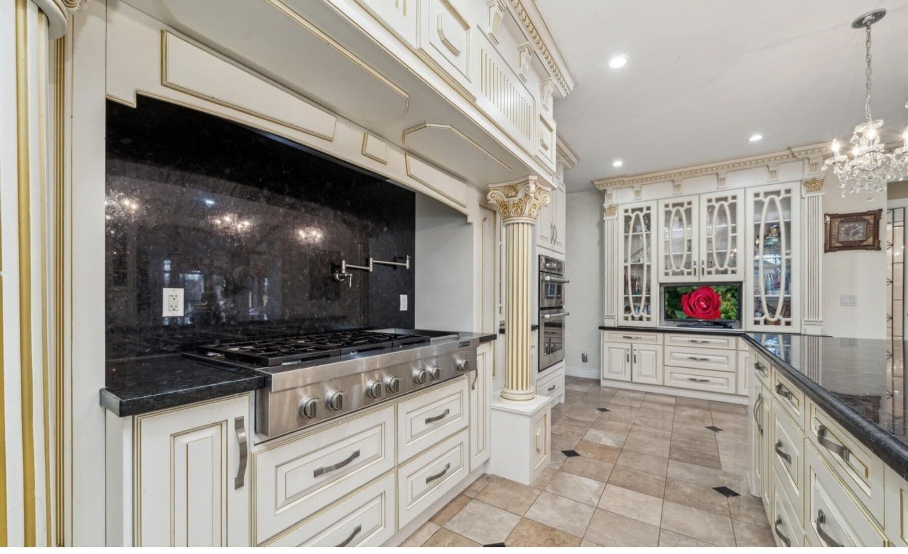 Royal Studio Suite, 1 King Bed, Microwave, Executive Level | Mini-refrigerator