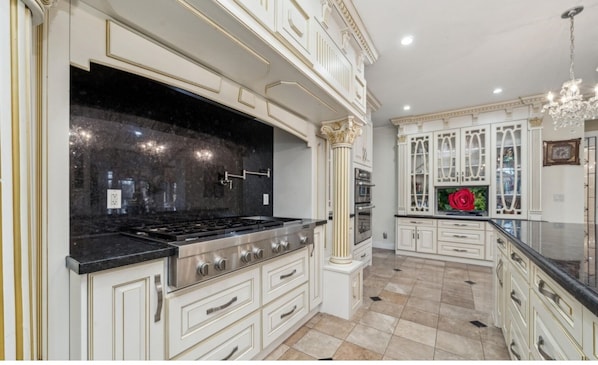 Royal Studio Suite, 1 King Bed, Microwave, Executive Level | Mini fridge