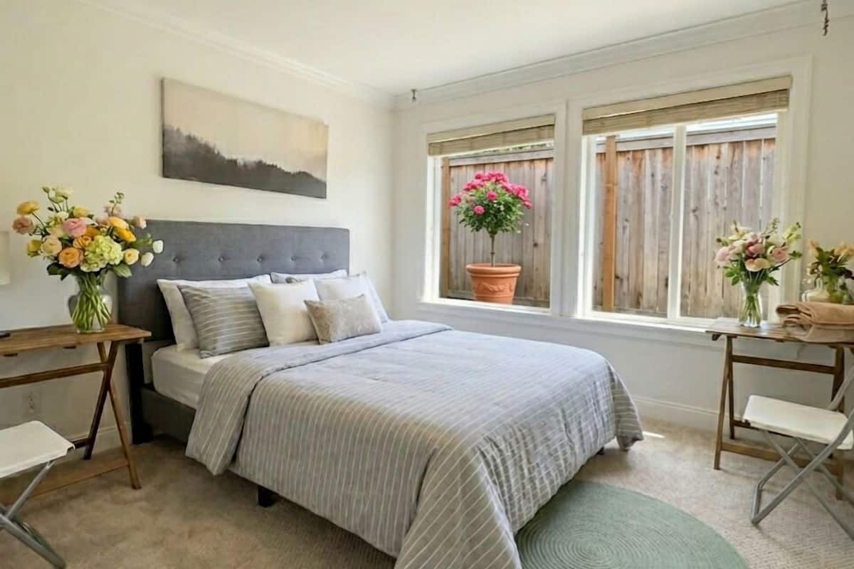 Habitación básica, 1 cama Queen size, para no fumadores, se aceptan mascotas | Decoración personalizada, muebles diferentes y escritorio