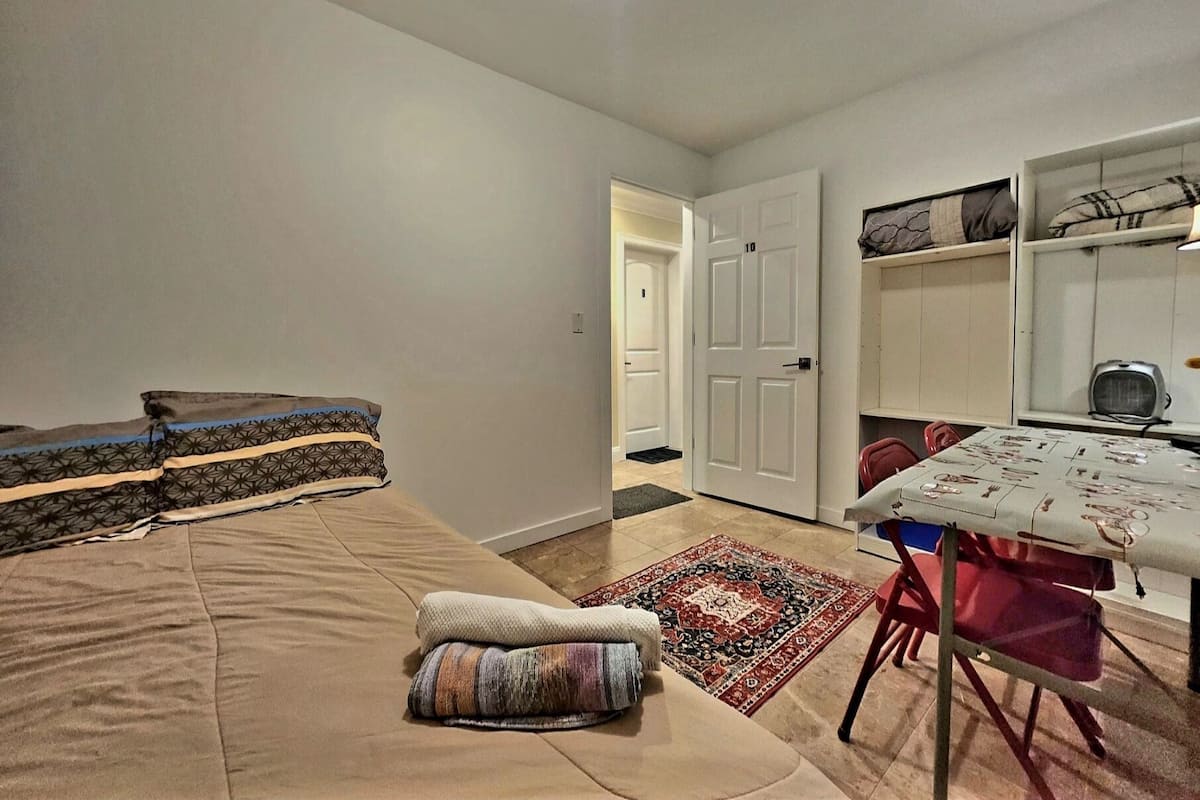 Economy Room, 1 Queen Bed, No Windows, Ground Floor