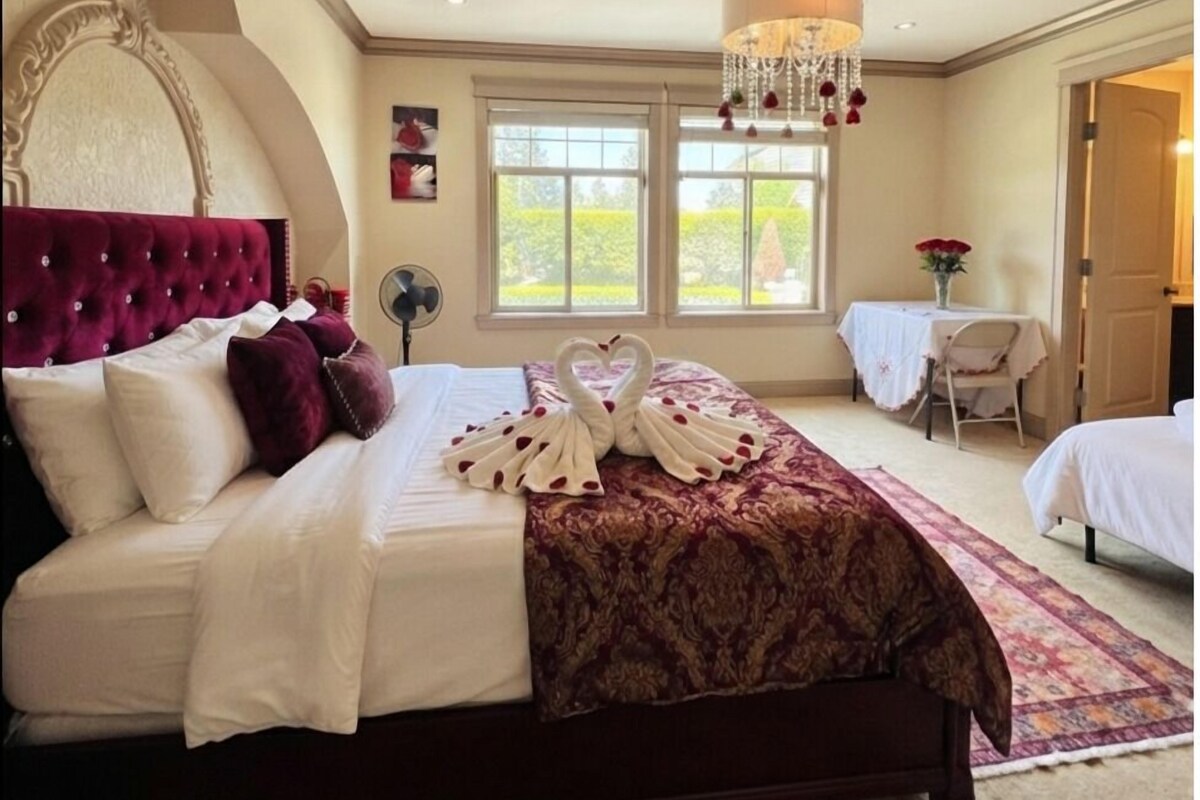 Honeymoon Suite, 1 Bedroom, Ensuite, Executive Level | Premium bedding, desk, laptop workspace, blackout curtains
