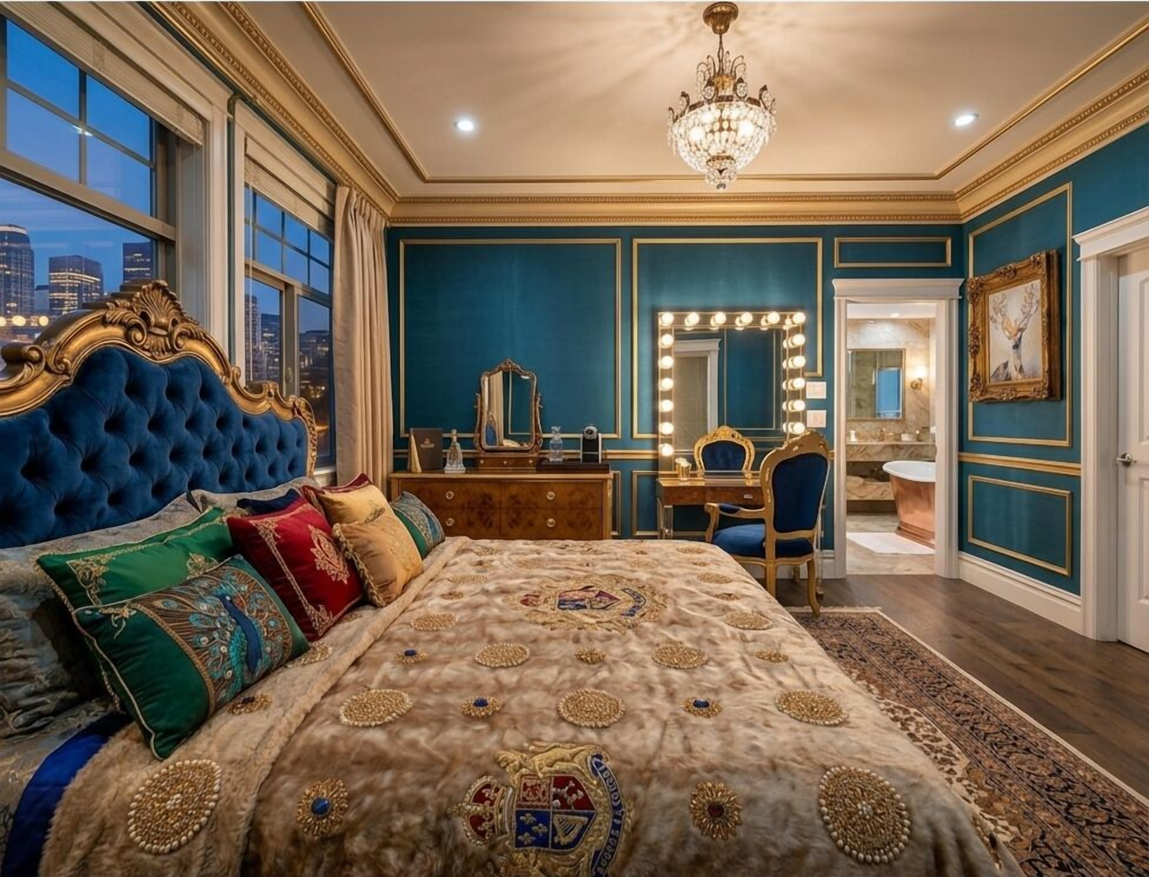 Suite Royale, 1 très grand lit, four à micro-ondes, niveau Exécutif | Décoration personnalisée, ameublement personnalisé, bureau