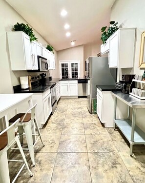 Micro-ondas, fogão, cooktop, lava-louças