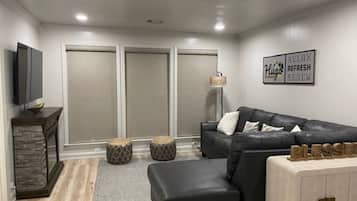Smart TV, fireplace