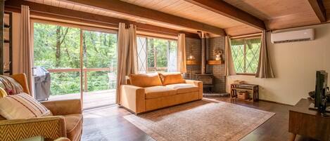 Smart-tv och eldstad