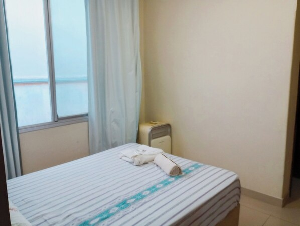1 bedroom, iron/ironing board, internet, bed sheets