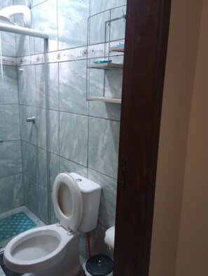 Toallas, jabón, papel de baño