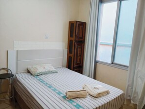 1 多间卧室、熨斗/熨衣板、上网接入、床单