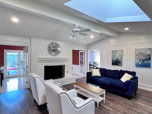 Pool, Heated spa, Pickleball court, BBQ