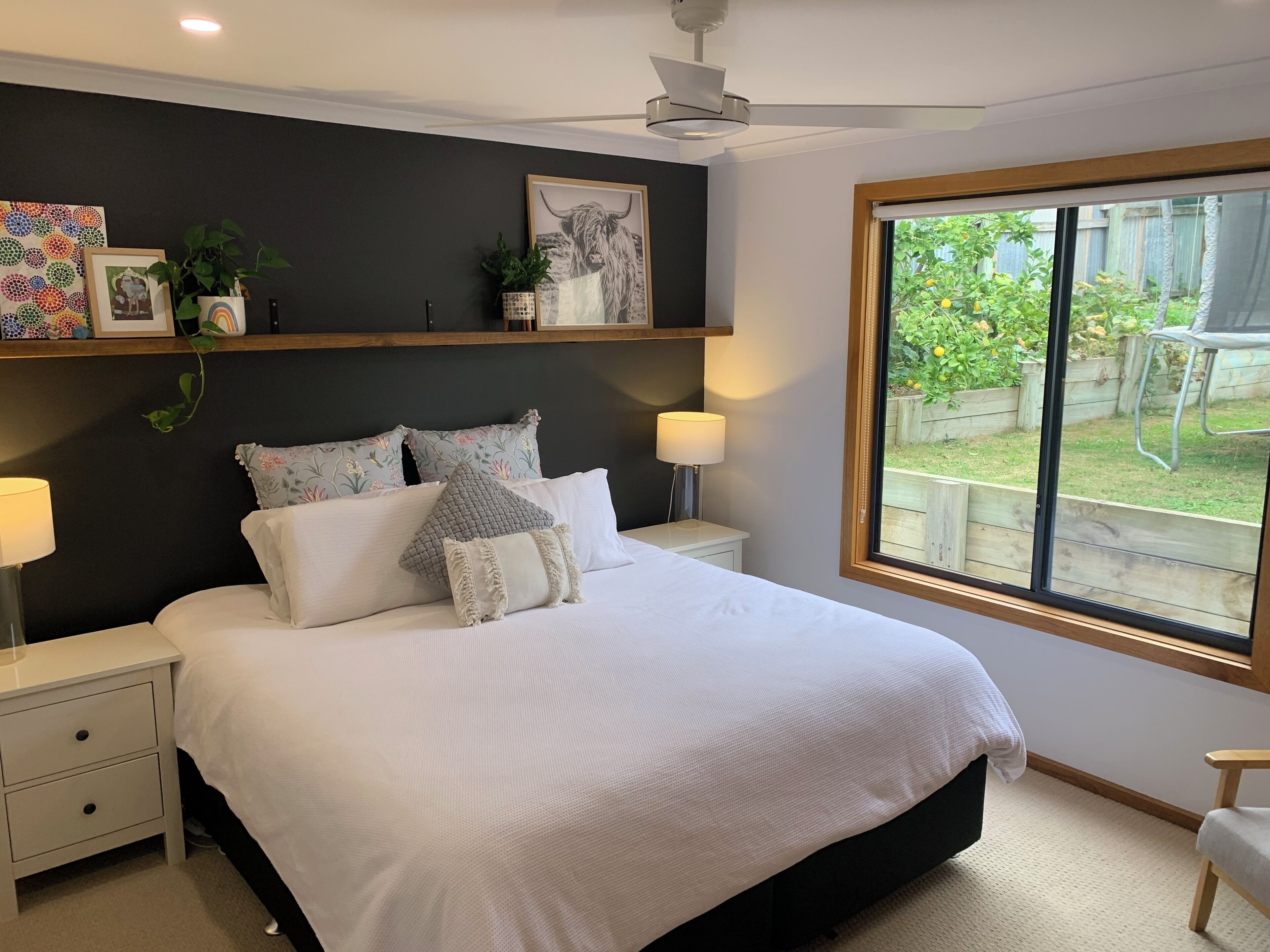 5 bedrooms, iron/ironing board, WiFi, bed sheets