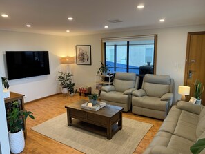 Living area - Relax on the deck, overlooking beautiful Boston Bay! Bring the kids & the dog! (Port Lincoln)