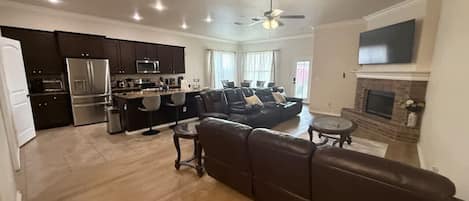 TV, fireplace