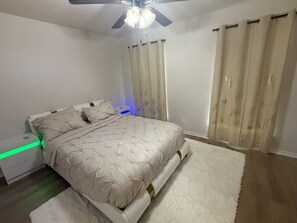 4 habitaciones, escritorio, tabla de planchar con plancha y wifi gratis 