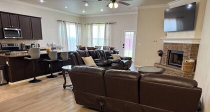 4BR/2B Lubbock CompleteHome Stay