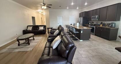 4BR/2B Lubbock CompleteHome Stay
