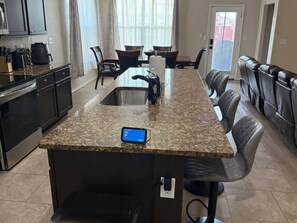 Fridge, microwave, oven, stovetop - 4BR/2B Lubbock CompleteHome Stay (Lubbock)