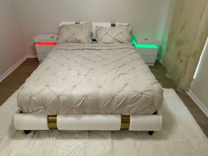 4 bedrooms, desk, iron/ironing board, free WiFi